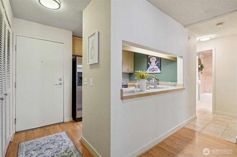 275 W Roy Street 114