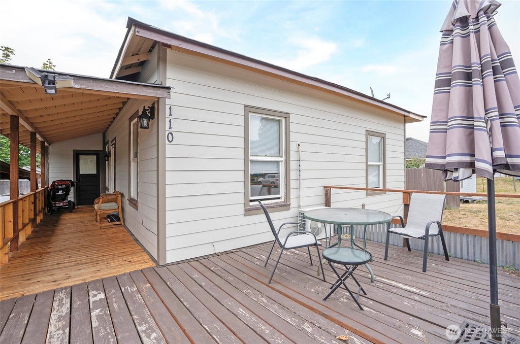 Photo of 110 Alder Street E, Eatonville, WA 98328 (MLS # 2574440)
