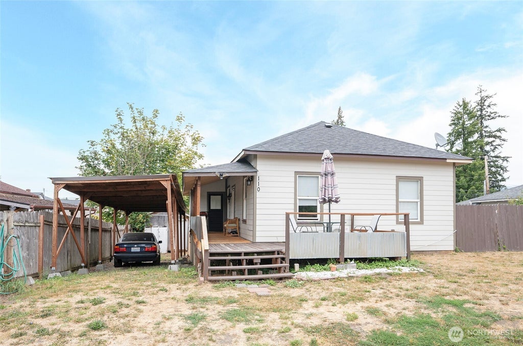 Photo of 110 Alder Street E, Eatonville, WA 98328 (MLS # 2574440)