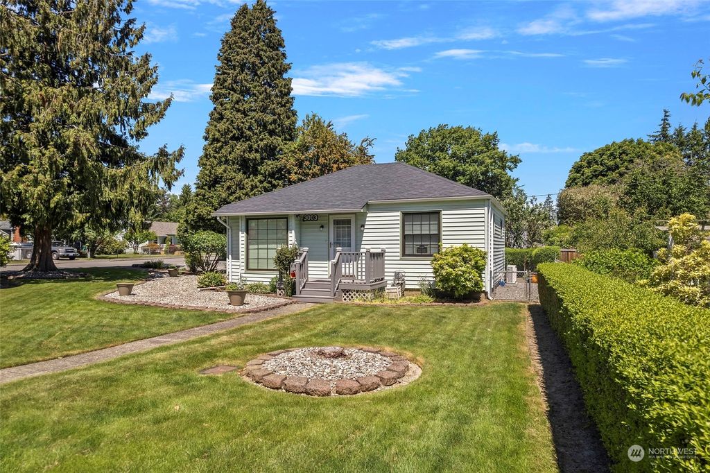 Photo of 3003 17th Street, Everett, WA 98201 (MLS # 2126297)
