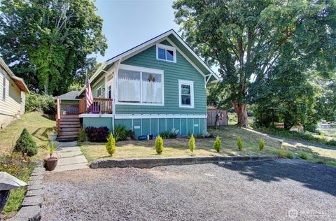 Photo of 1503 First Street W, South Bend, WA 98586 (MLS # 2551292)