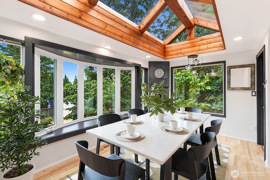 Photo of 11615 NE 100th Street, Kirkland, WA 98033 (MLS # 2562530)