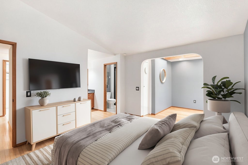 Photo of 11615 NE 100th Street, Kirkland, WA 98033 (MLS # 2562530)
