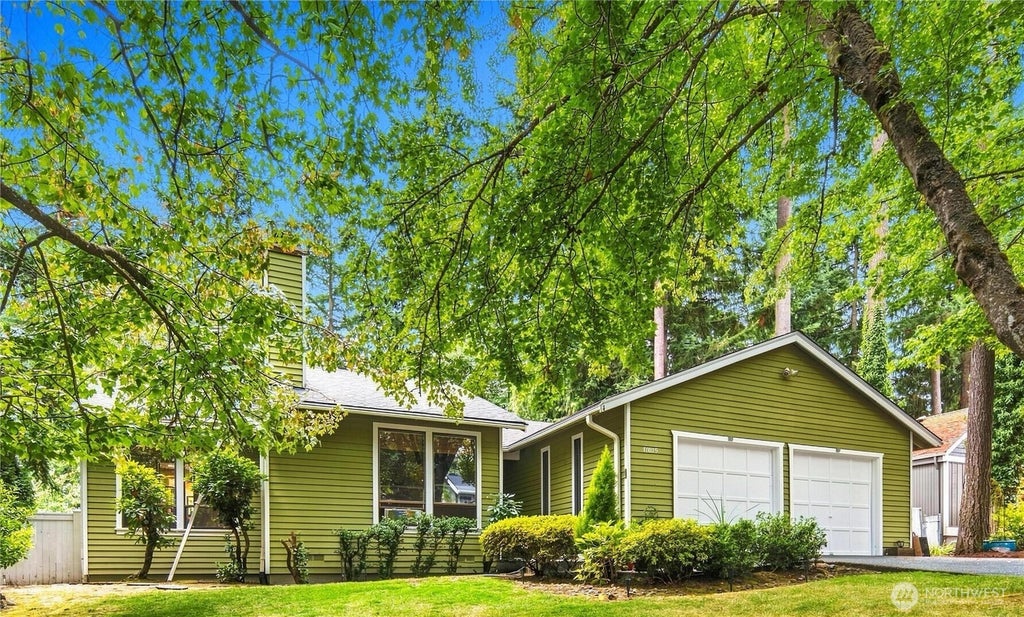 Photo of 11615 NE 100th Street, Kirkland, WA 98033 (MLS # 2562530)