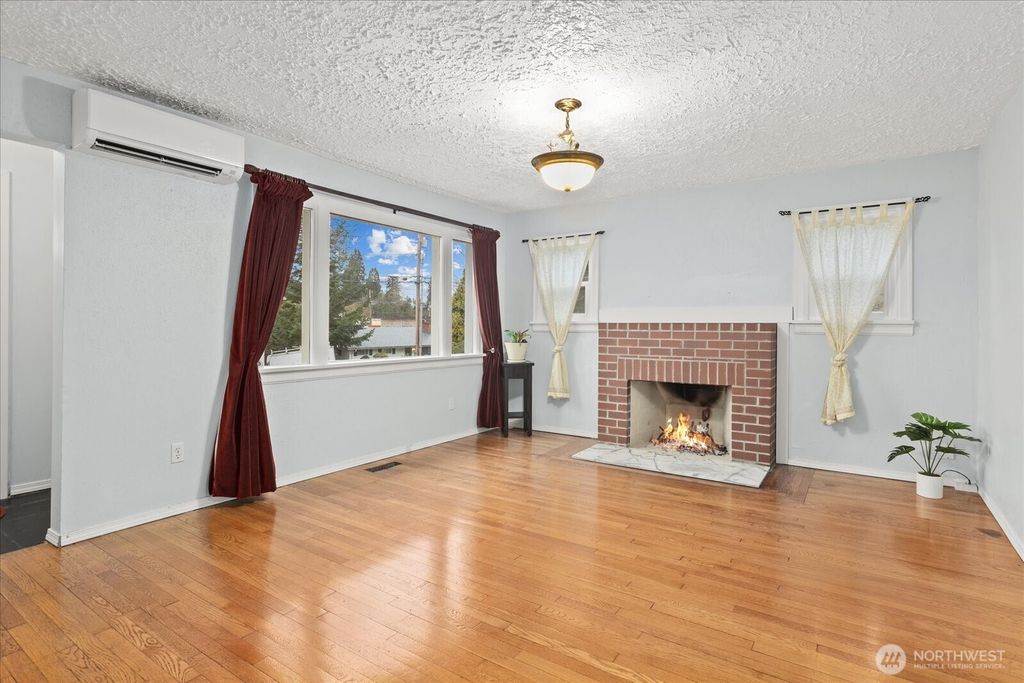 Photo of 6302 Fleming Street, Everett, WA 98203 (MLS # 2464354)