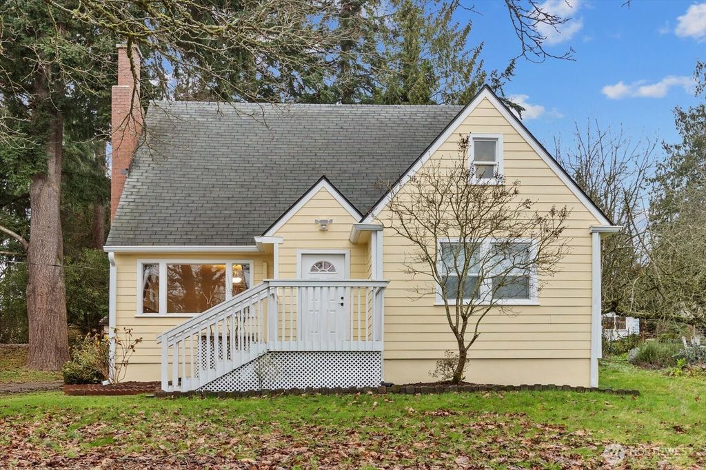 Photo of 6302 Fleming Street, Everett, WA 98203 (MLS # 2464354)