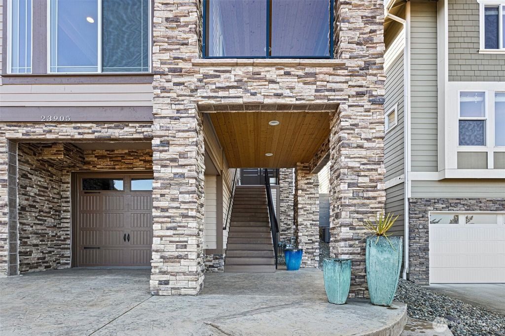 Photo of 23905 43rd Avenue S, Kent, WA 98032 (MLS # 2494041)