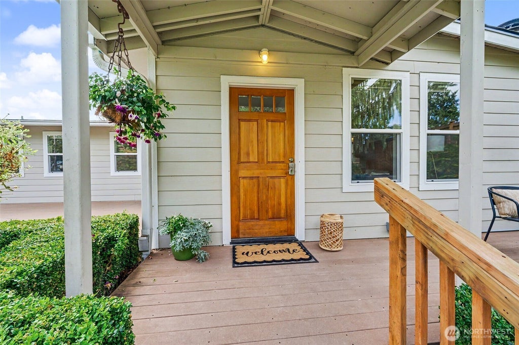 Photo of 18043 Ashworth Avenue N, Shoreline, WA 98133 (MLS # 2580298)