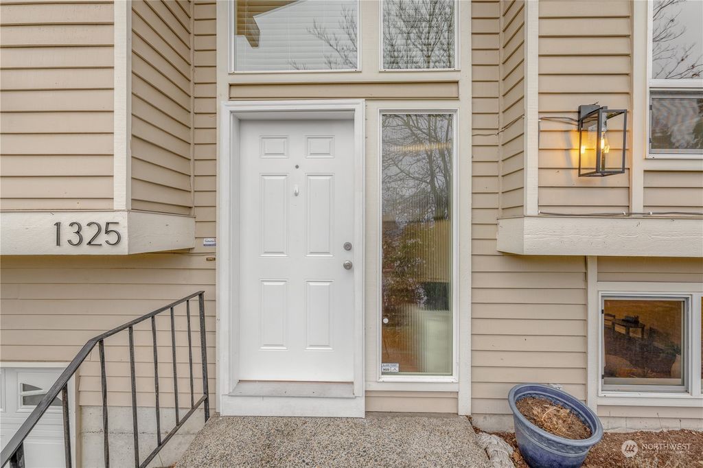 Photo of 1325 S 293rd Place, Federal Way, WA 98003 (MLS # 2193217)