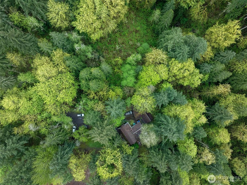 Photo of 611 208th, Sammamish, WA 98074 (MLS # 2512943)