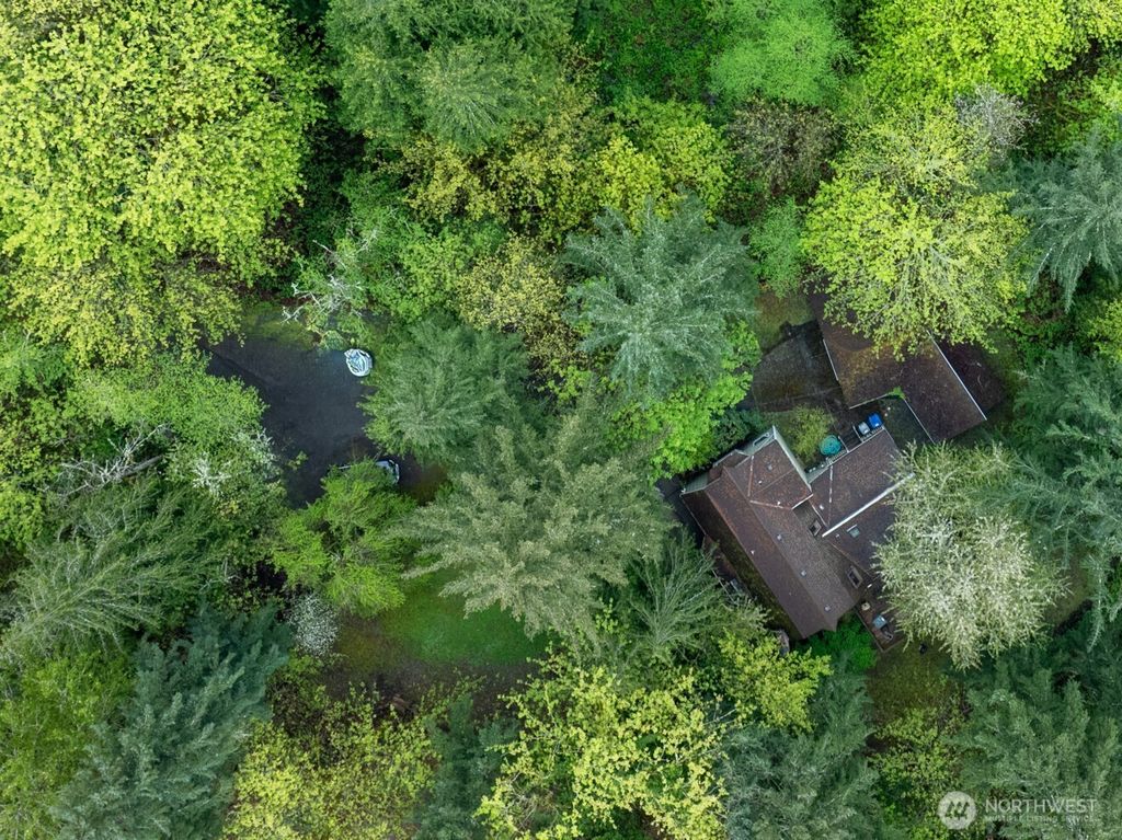 Photo of 611 208th, Sammamish, WA 98074 (MLS # 2512943)