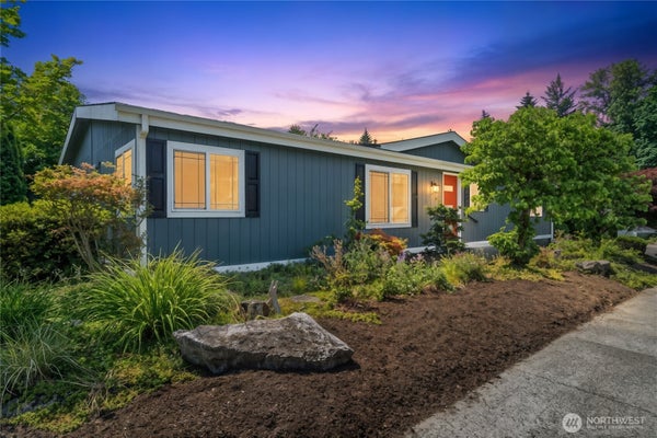 17138 117TH CT NE, BOTHELL, WA 98011 - Image 5bf5db9bc7ffd0653bffd54ce2bf2174/703205917