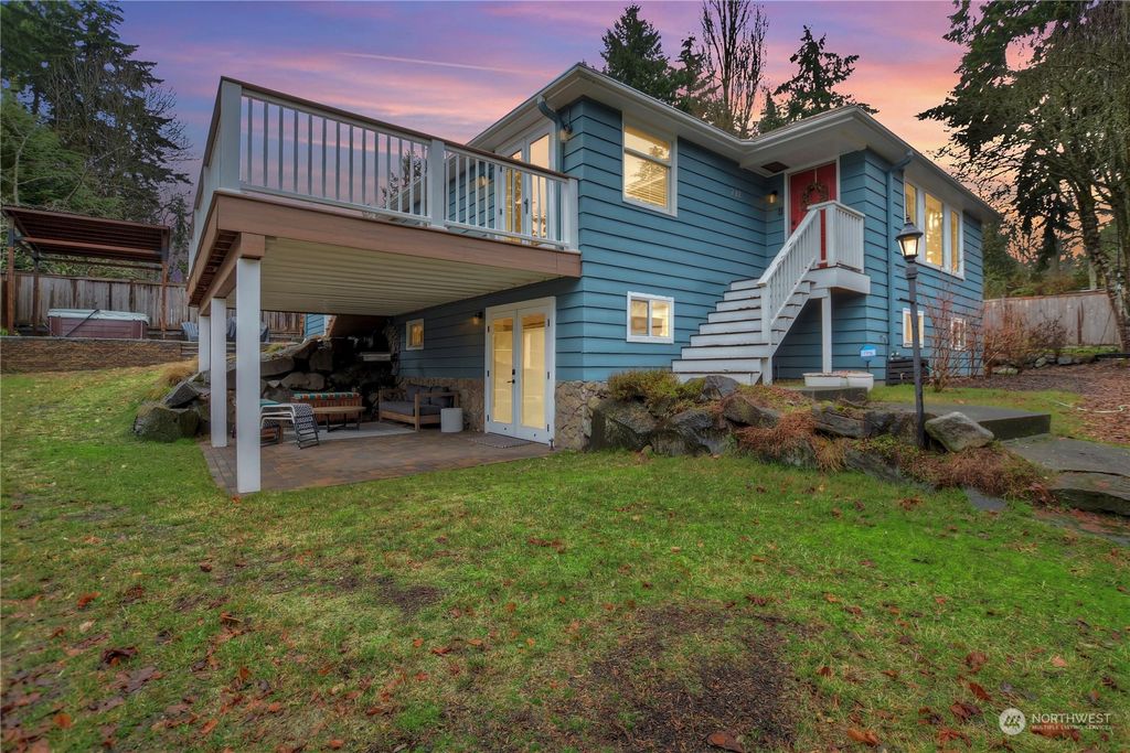 Photo of 712 N 137th Street, Seattle, WA 98133 (MLS # 2026803)