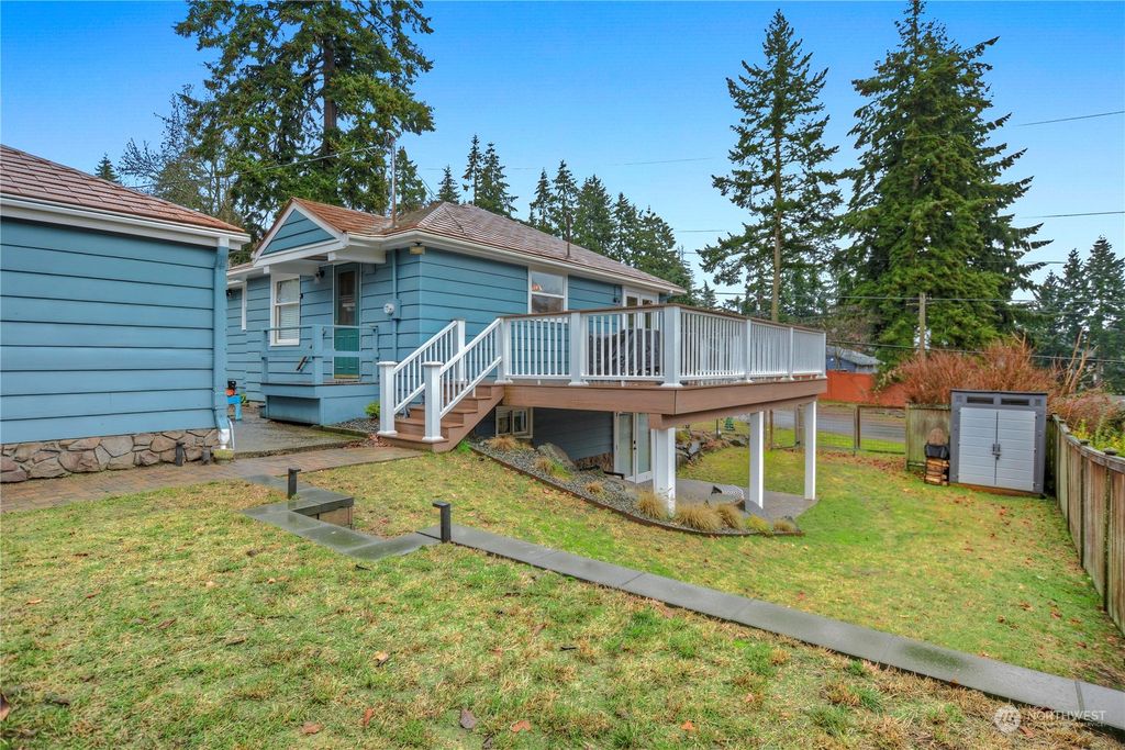 Photo of 712 N 137th Street, Seattle, WA 98133 (MLS # 2026803)