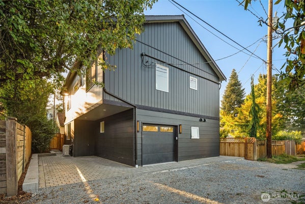 8148 13TH AVE SW, SEATTLE, WA 98106 - Image 5bf94e528d95a5979166ecf4397d7a6d/2551990561