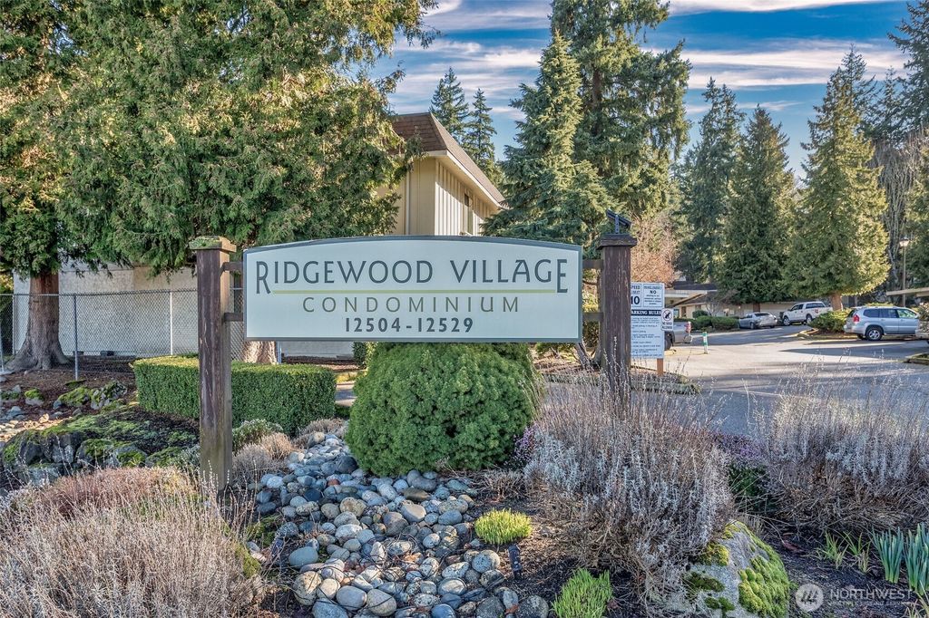 Photo of 12528 NE 117th Place #E1, Kirkland, WA 97034 (MLS # 2478465)