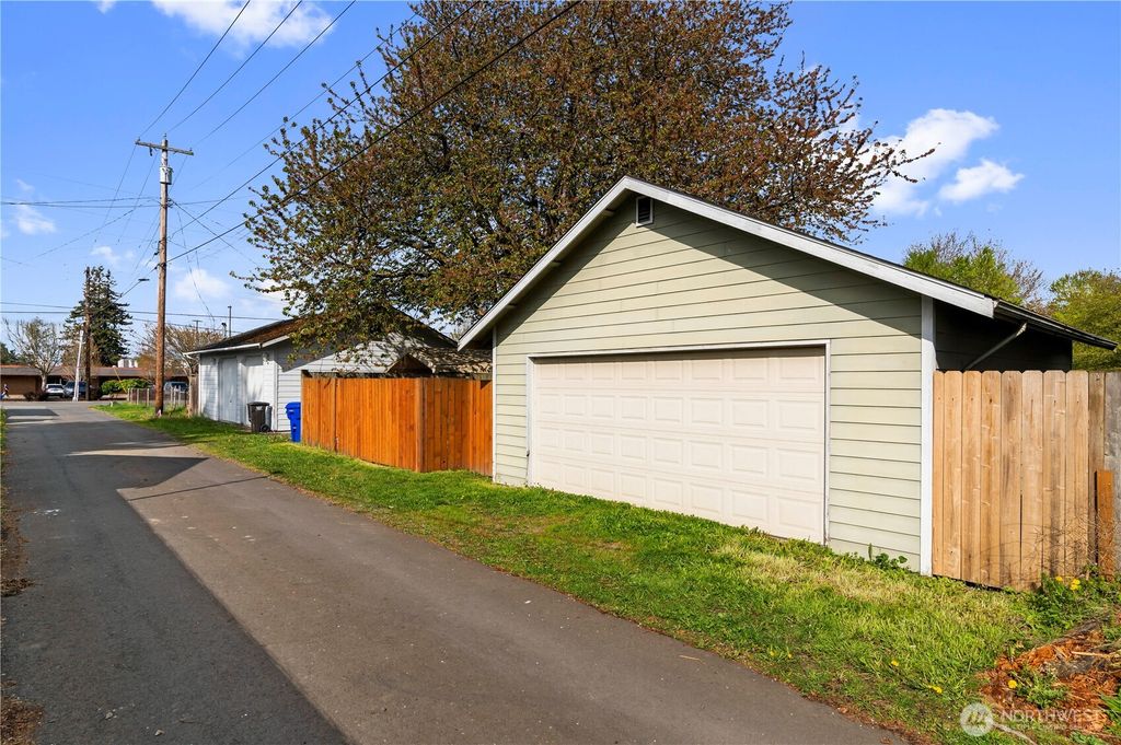 Photo of 2310 Maple Street, Everett, WA 98201 (MLS # 2351631)