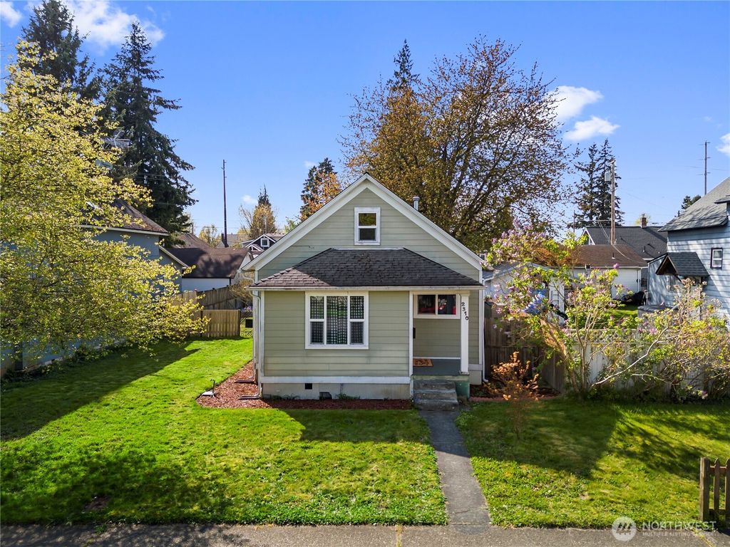 Photo of 2310 Maple Street, Everett, WA 98201 (MLS # 2351631)