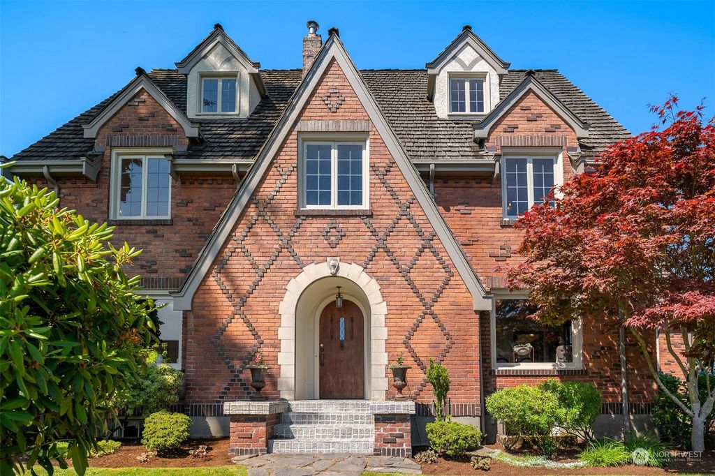 Photo of 3121 Cascadia Avenue S, Seattle, WA 98144 (MLS # 1998882)