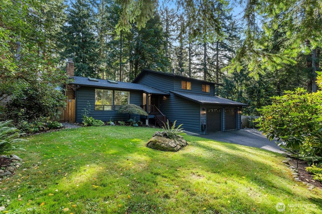 Photo of 3050 241st Avenue SE, Sammamish, WA 98075 (MLS # 2434298)