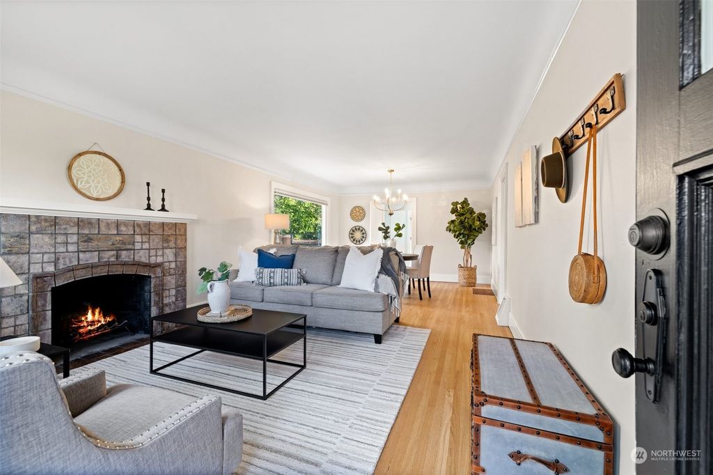 Photo of 333 NW 74th Street, Seattle, WA 98117 (MLS # 2290905)