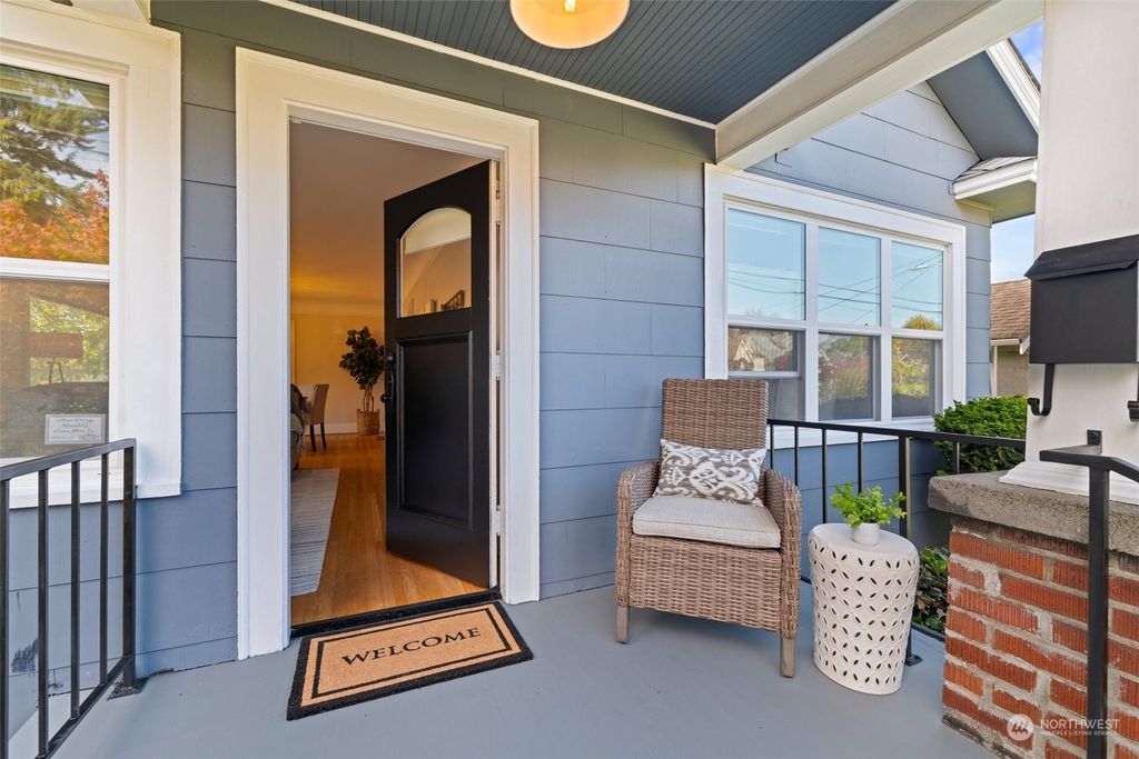 Photo of 333 NW 74th Street, Seattle, WA 98117 (MLS # 2290905)