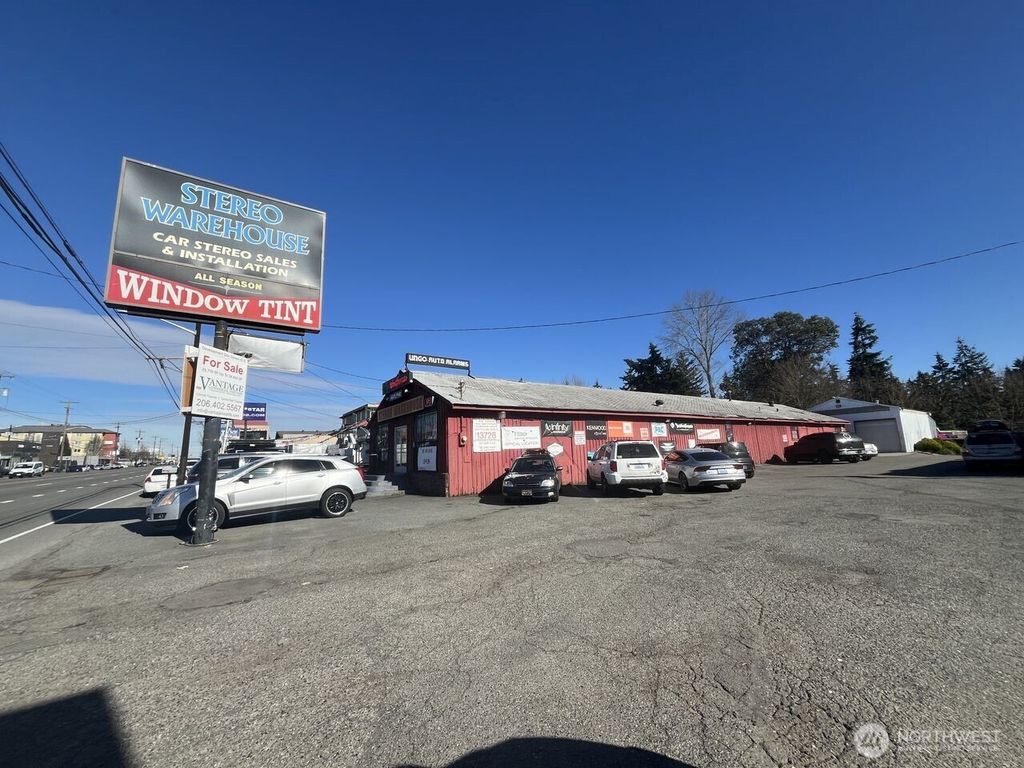 Photo of 13828 Aurora Avenue N, Seattle, WA 98133 (MLS # 2463278)