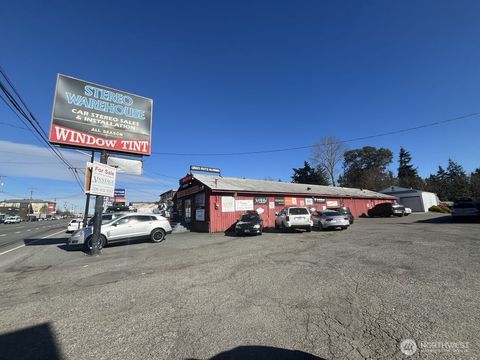 Photo of 13828 Aurora Avenue N, Seattle, WA 98133 (MLS # 2463278)