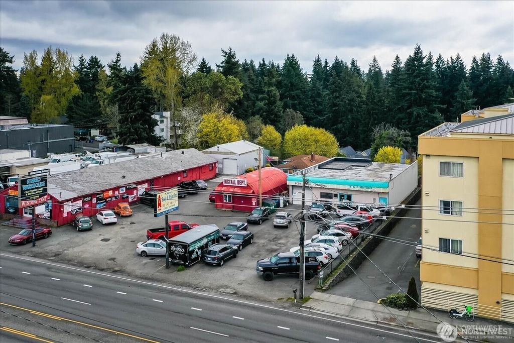 Photo of 13828 Aurora Avenue N, Seattle, WA 98133 (MLS # 2463278)