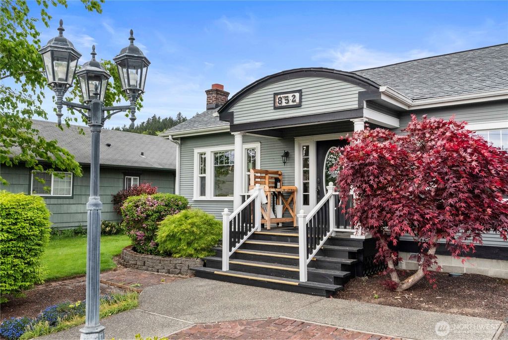 Photo of 852 S Market Boulevard, Chehalis, WA 98532 (MLS # 2479675)