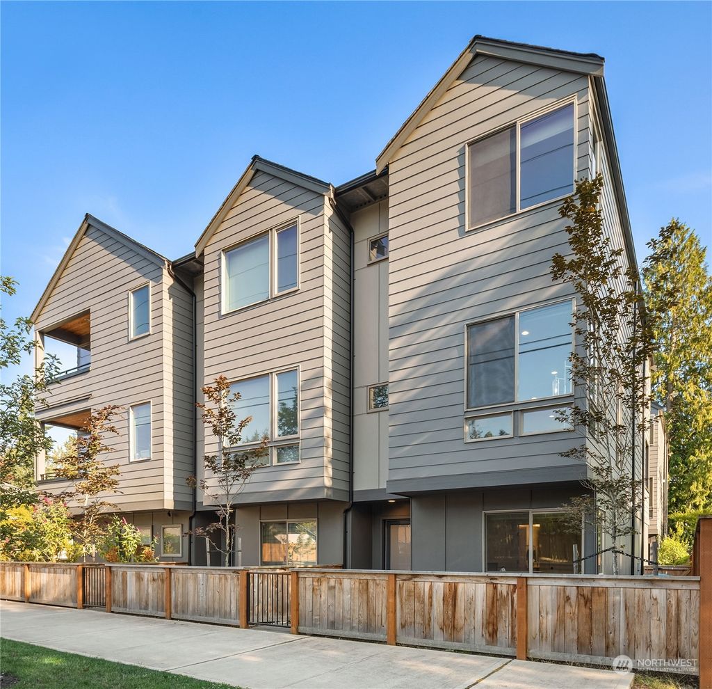 Photo of 225 NE 185th Street, Shoreline, WA 98155 (MLS # 2135666)