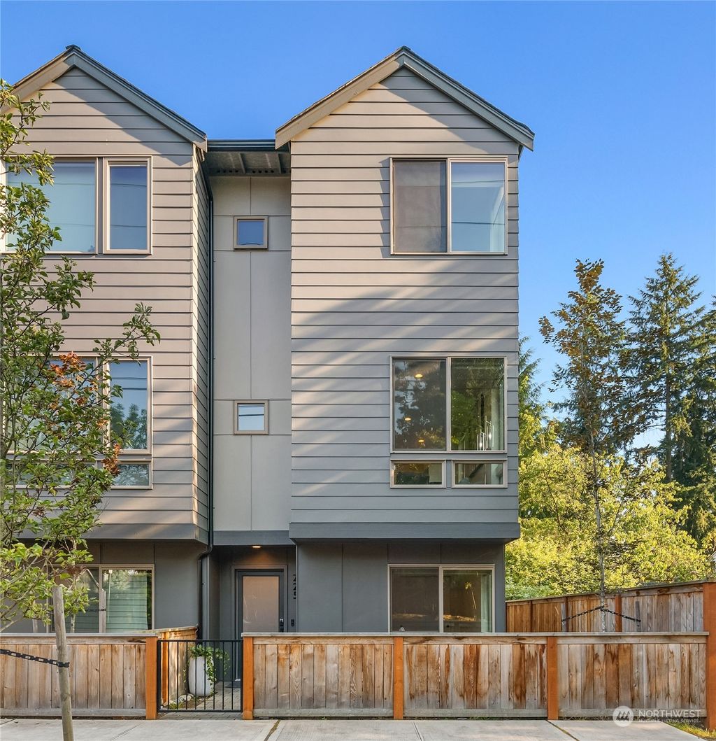 Photo of 225 NE 185th Street, Shoreline, WA 98155 (MLS # 2135666)