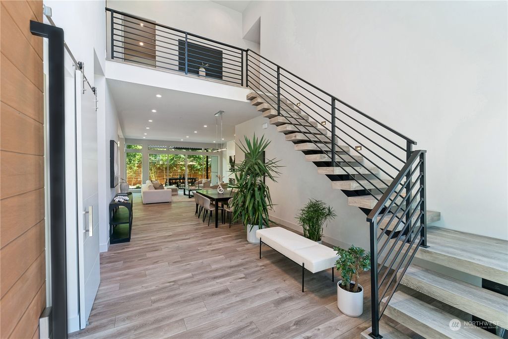 Photo of 13214 NE 70th Street, Redmond, WA 98052 (MLS # 2290354)