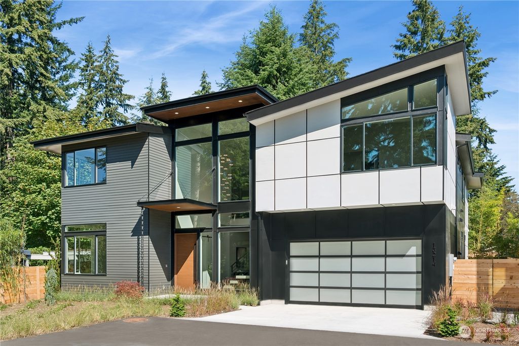 Photo of 13214 NE 70th Street, Redmond, WA 98052 (MLS # 2290354)