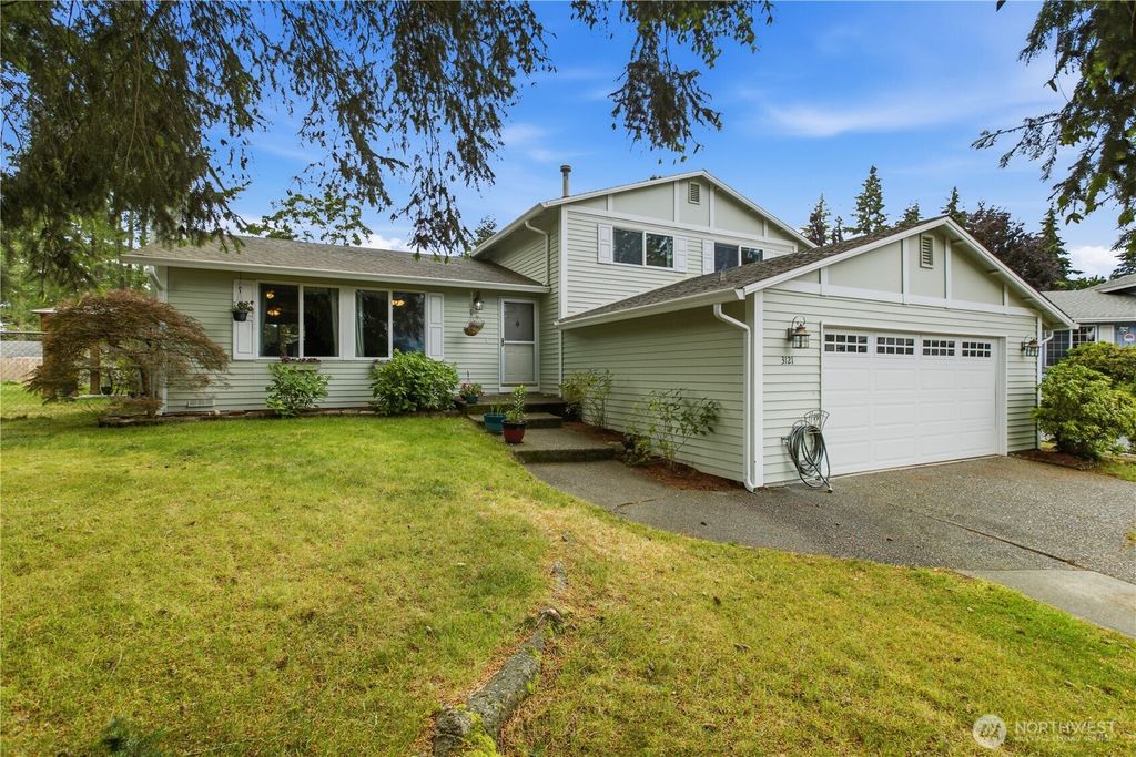Photo of 3121 SW 313th Place, Federal Way, WA 98023 (MLS # 2537674)