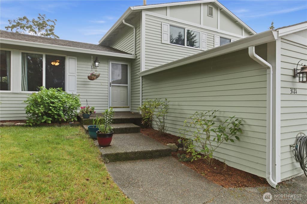 Photo of 3121 SW 313th Place, Federal Way, WA 98023 (MLS # 2537674)