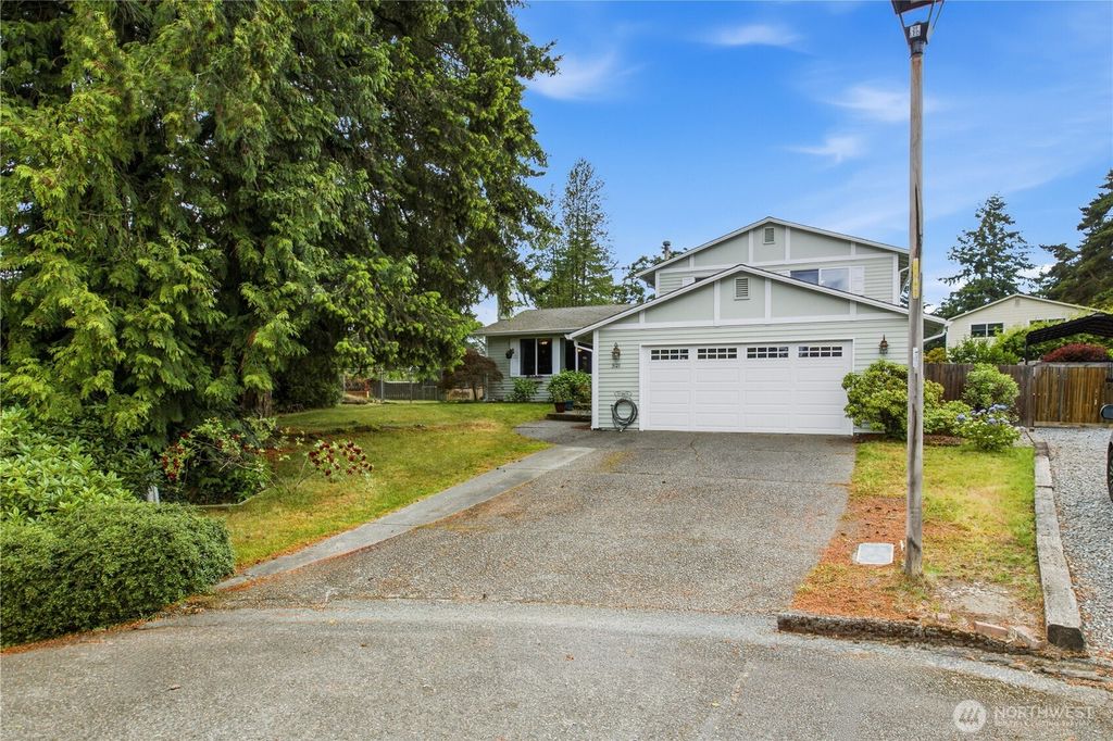 Photo of 3121 SW 313th Place, Federal Way, WA 98023 (MLS # 2537674)