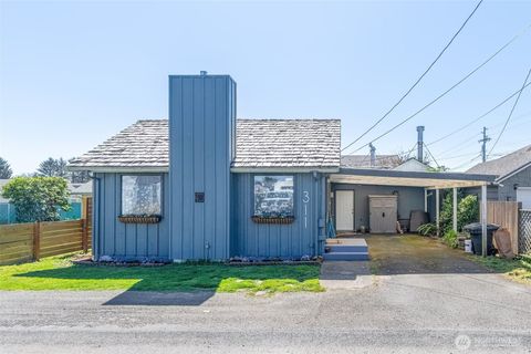 Photo of 311 SE 3rd Street, Long Beach, WA 98631 (MLS # 2361973)