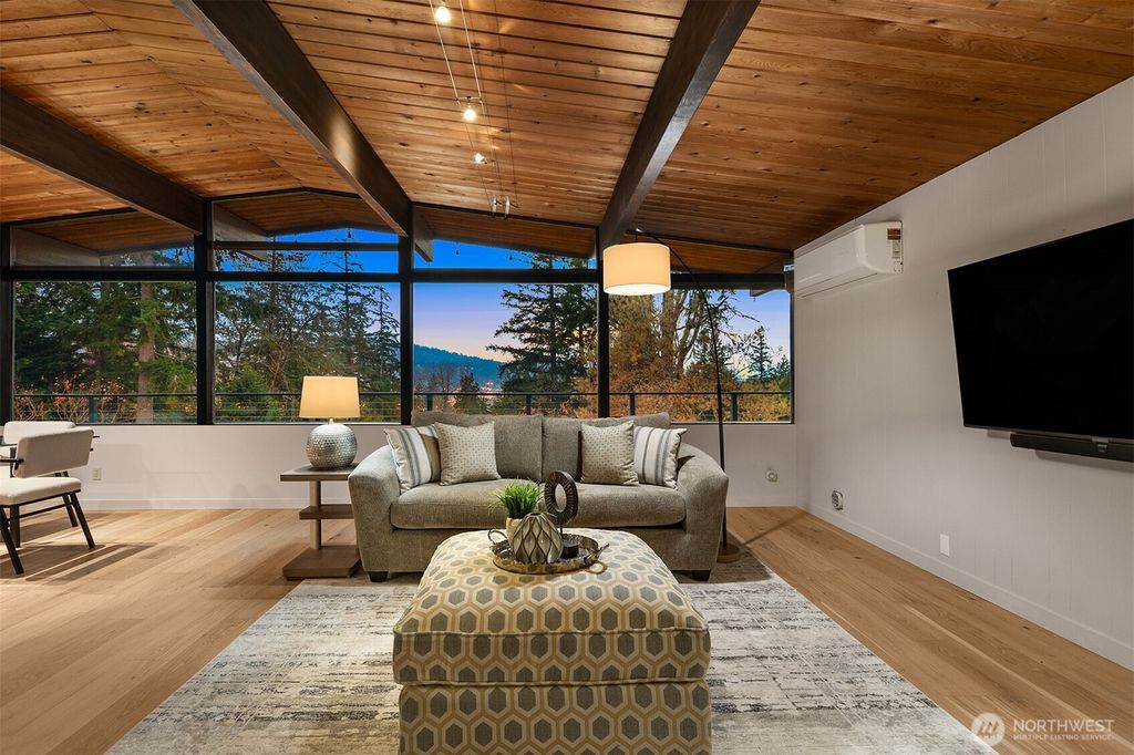 Photo of 22915 SE 53rd Street, Issaquah, WA 98029 (MLS # 2351556)