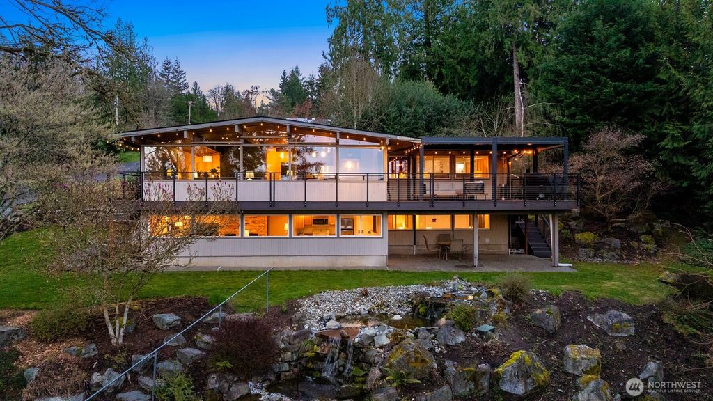 Photo of 22915 SE 53rd Street, Issaquah, WA 98029 (MLS # 2351556)