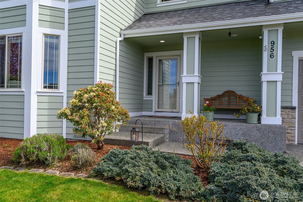 Photo of 956 Cove View Circle, Oak Harbor, WA 98277 (MLS # 2496543)
