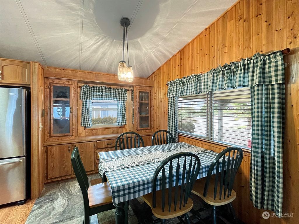 listing image 9360296292261676449