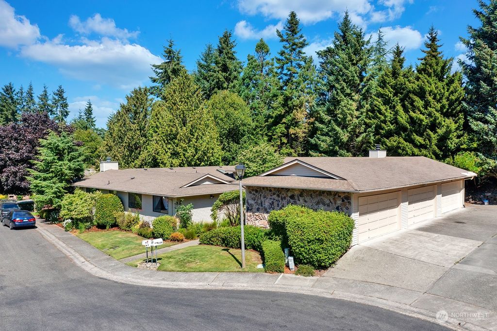 Photo of 1108 S 249th Place, Des Moines, WA 98198 (MLS # 2139695)