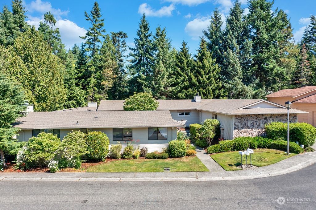 Photo of 1108 S 249th Place, Des Moines, WA 98198 (MLS # 2139695)