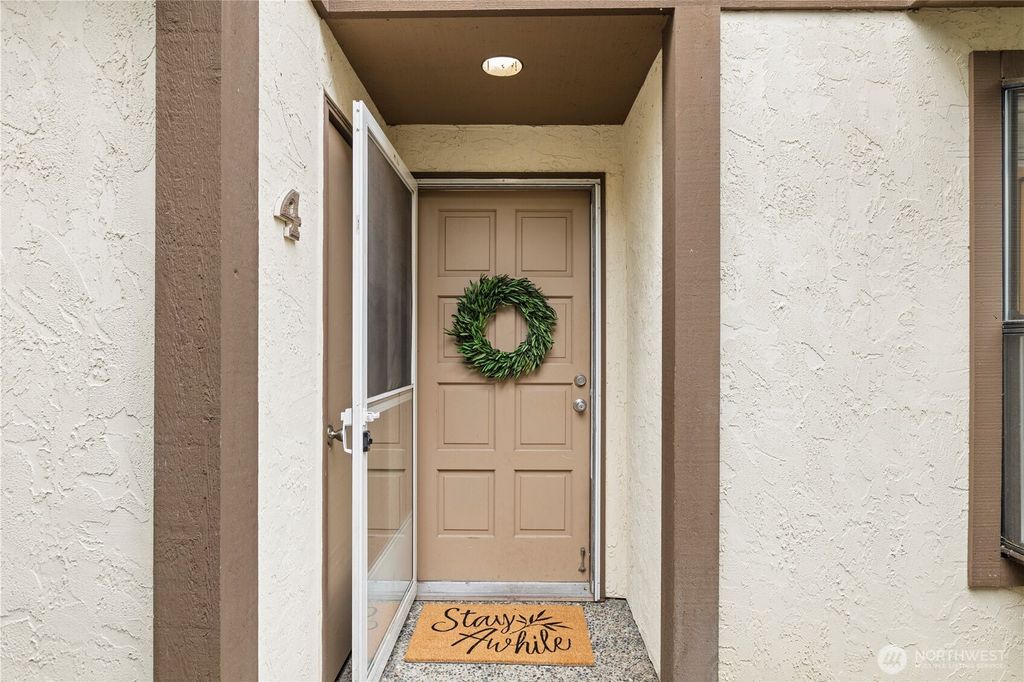 Photo of 8001 NE 177th Court #104, Kenmore, WA 98028 (MLS # 2350134)