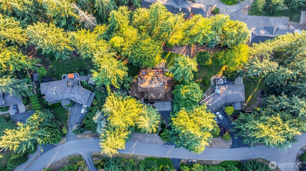 Photo of 2519 239th Avenue SE, Sammamish, WA 98075 (MLS # 2493529)