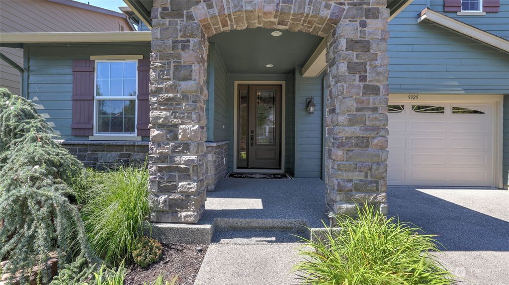 Photo of 9325 Satterlee Avenue SE, Snoqualmie, WA 98065 (MLS # 2150860)