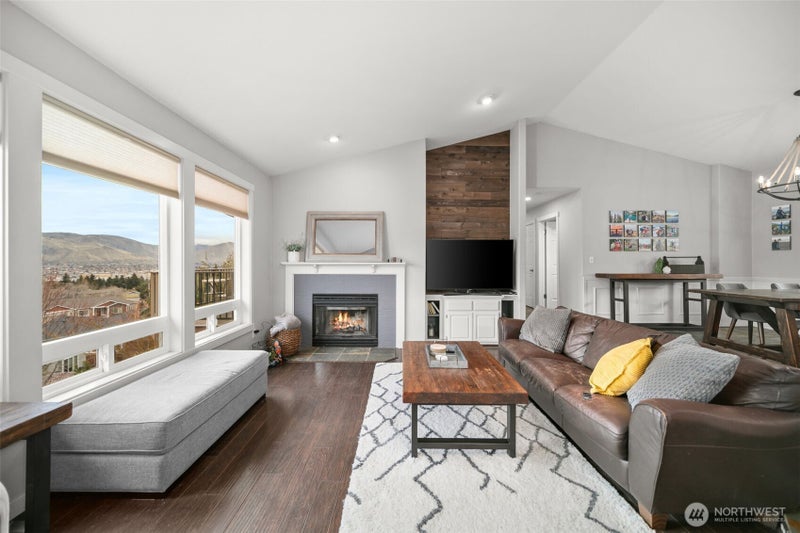 712 Vista View Place