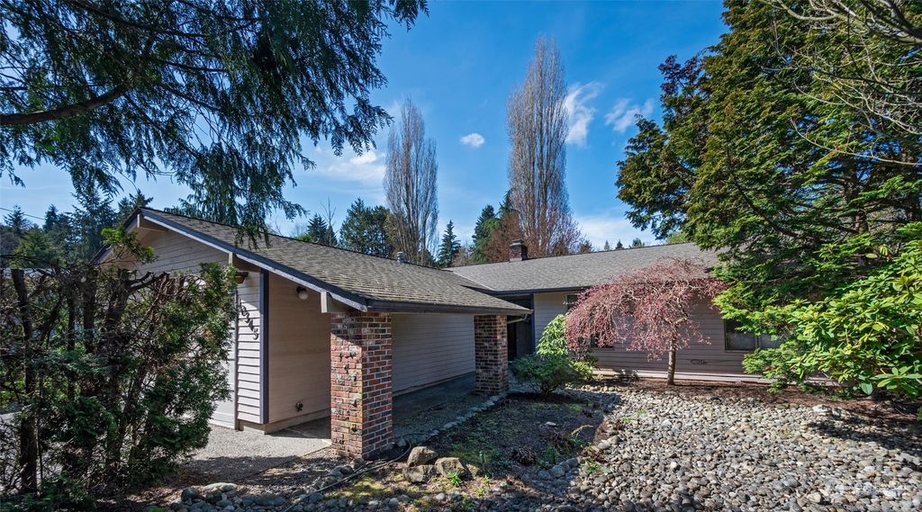Photo of 10345 39th Avenue NE, Seattle, WA 98125 (MLS # 2201998)