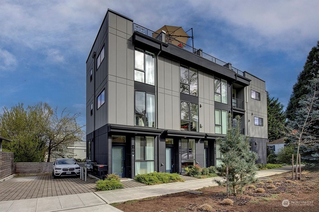 Photo of 104 26th Avenue E, Seattle, WA 98112 (MLS # 2216625)